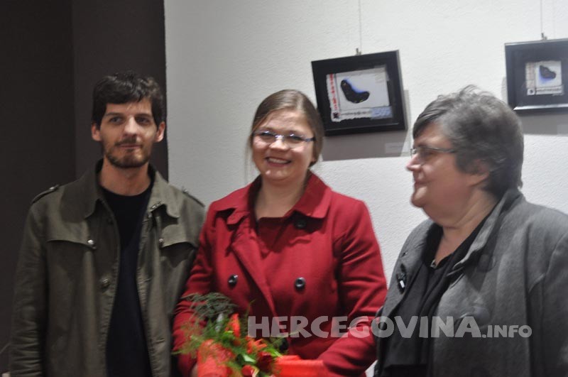Mostar: Otvorena izložba Kristine Ćavar 'Kozmički prolaz'