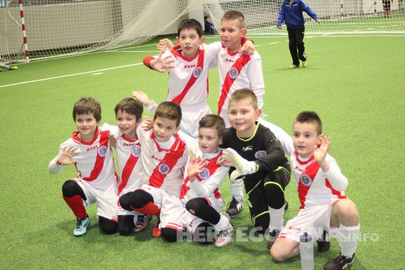Pogledajte slavlje najmlađih nogometaša HŠK Zrinjski nakon osvajanja DFA lige regije Mostar