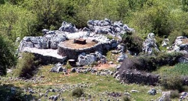 Koja je zemlja poput Hercegovine tako posna, škrta i siromašna, a koja opet tako plodna, dobrostiva i blagodarna!?