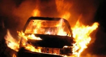 Policajki zapalili automobil