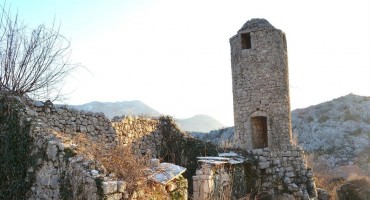 Starica čuvarica i crkve i džamije u praznom hercegovačkom selu