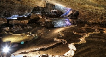 Špilja Vjetrenica organizira Valentinovo za zaljubljene parove