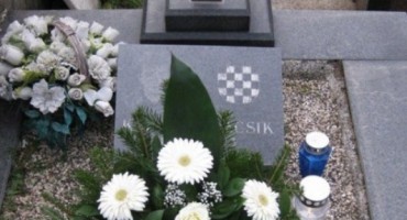 Karolj Jelascik, Grude