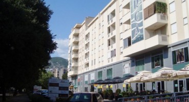 Zgrada državnih institucija BiH u Mostaru bez ikakvog osiguranja