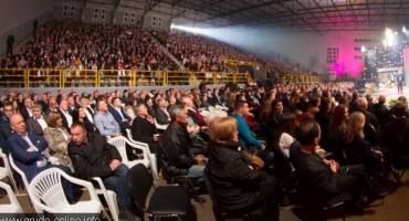 Prepuna dvorana u Grudama na snimanju emisije Lijepom našom