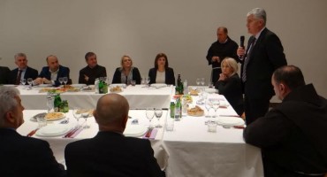  Izaslanstvo HDZ-a BiH posjetilo gradilište DOMPES-a - Studentskog doma za siromašne studente u Mostaru