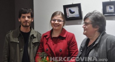 Mostar: Otvorena izložba Kristine Ćavar 'Kozmički prolaz'