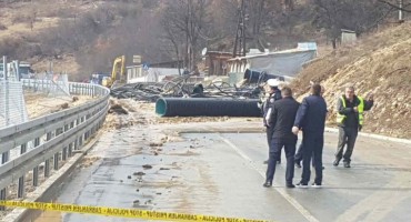 Voda probila barikade, zaustavljen promet  na autoputu Koridor 5C!