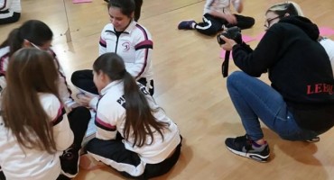 Plesni studio B-Dance poručuje 'Budimo prijatelji'