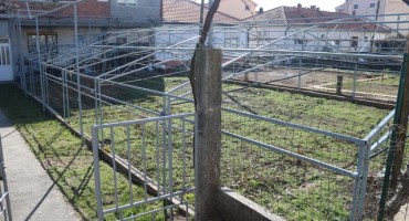 Mostar: Prodaje se konstrukcija za plastenik hitno i povoljno 