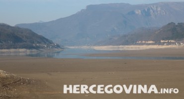 Jezivo na Jablaničkom jezeru