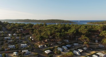 Nudimo posao u kamp naselju Poljana na otoku Lošinju!