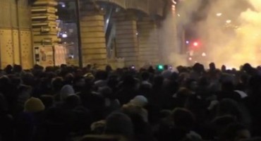 Policija uporabila suzavac protiv demonstranata