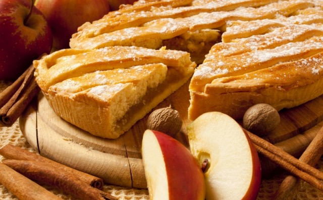 Jednostavan i brz bakin kolač od jabuka i cimeta