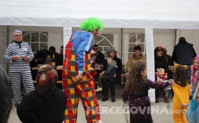 U mostarskom naselju Vojno tradicionalno održana karnevalska svečanost