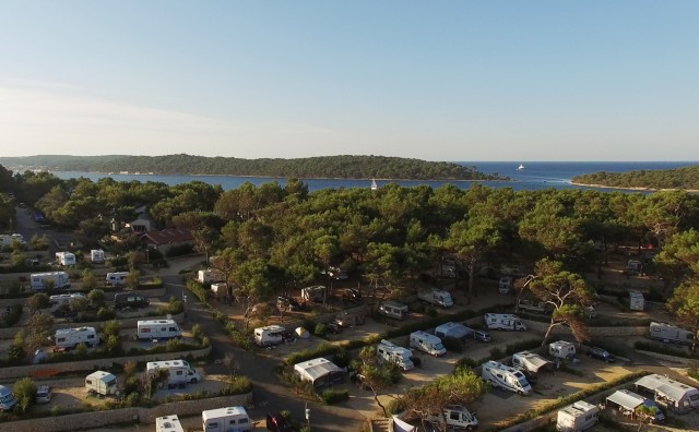 Nudimo posao u kamp naselju Poljana na otoku Lošinju!