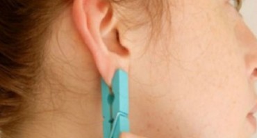 Stavite kvačicu na uho i držite 1 minutu - dogodit će se čudo