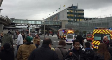 Drama na pariškom aerodromu: Ubijen muškarac koji je pokušao ukrasti oružje, u tijeku je evakuacija