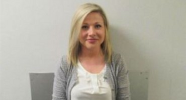 Nastavnicu uhitili zbog seksa s učenikom, na policijskoj fotografiji se samo nasmiješila