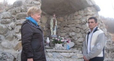  Drnišanka Jagoda kip Gospe donijela je iz Lurda u Rakitno
