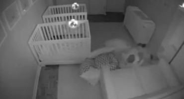 Kamera otkrila što djeca rade kada roditelji zatvore vrata spavaće sobe: Ova snimka oduševila je internet