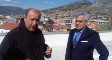 Gradonačelnik Bešlić u pratnji fra Ike posjetio 'DOMPES'