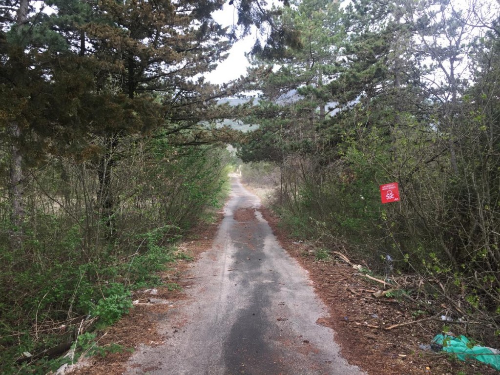 Mladi čim padne sumrak, ulaze u minsko polje i riskiraju živote kako bi se seksali