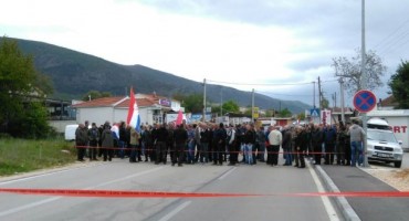 Policija prekinula prosvjed na graničnom prijelazu Gorica