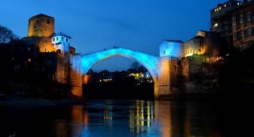 Stari most u plavoj boji u povodu Svjetskog dana svjesnosti o autizmu