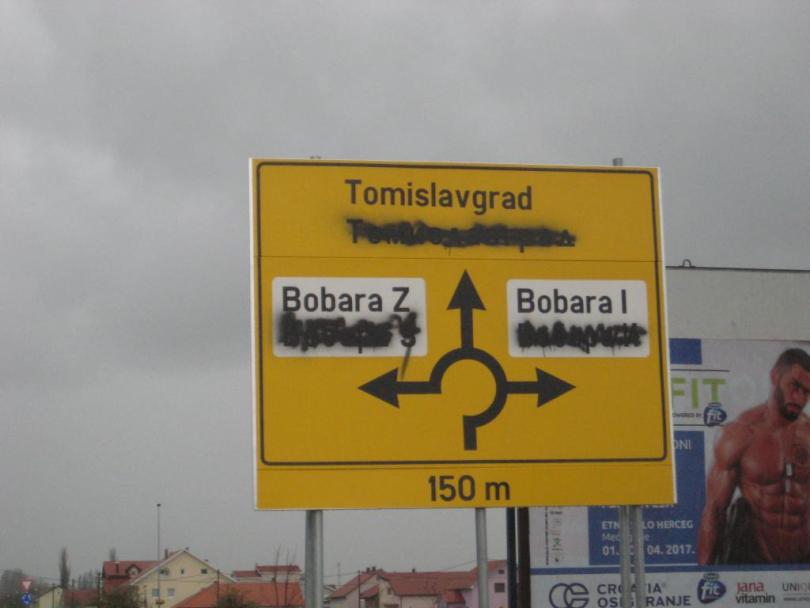 Tomislavgrad: Prometna signalizacija na ćirilici u četvrtak postavljena, a u petak uništena