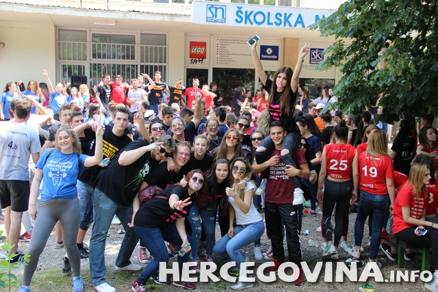 Mostar: Maturanti veselom norijadom proslavili zadnji dan svog srednjoškolskog obrazovanja 