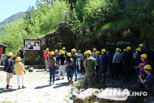 FPMOZ: Sudionici Likovne kolonije Krešimir Ledić posjetili špilju Vjetrenicu