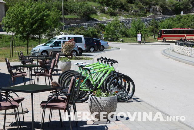 FPMOZ: Sudionici Likovne kolonije Krešimir Ledić posjetili špilju Vjetrenicu