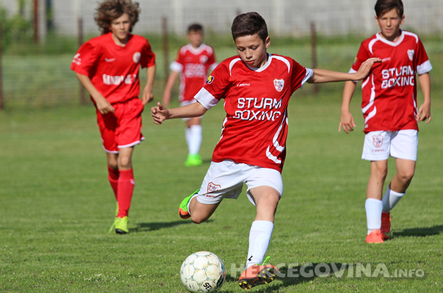 Pioniri Veleža ponovo uvjerljivi, predpioniri Blagaja preokretom do pobjede nad Veležom
