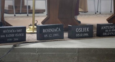  Antunovac, spomen kamenje