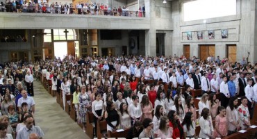 Mostar:  Pečat dara Duha Svetoga primilo 105 krizmanika