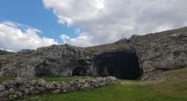 Župa Bukovica, Pećina – Katedrala