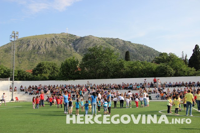 Mostar: Održana manifestacija Rastimo uz ples
