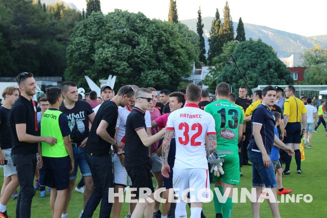 HŠK Zrinjski: Pogledajte radost navijača i nogometaša na terenu poslije utakmice protiv Slobode