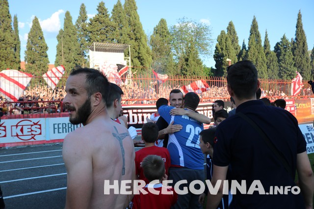 HŠK Zrinjski: Pogledajte radost navijača i nogometaša na terenu poslije utakmice protiv Slobode