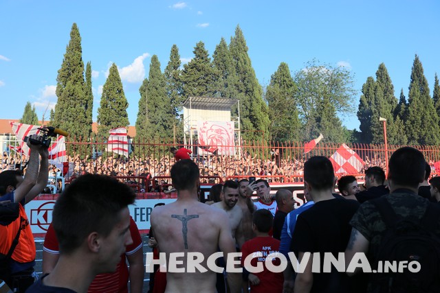 HŠK Zrinjski: Pogledajte radost navijača i nogometaša na terenu poslije utakmice protiv Slobode