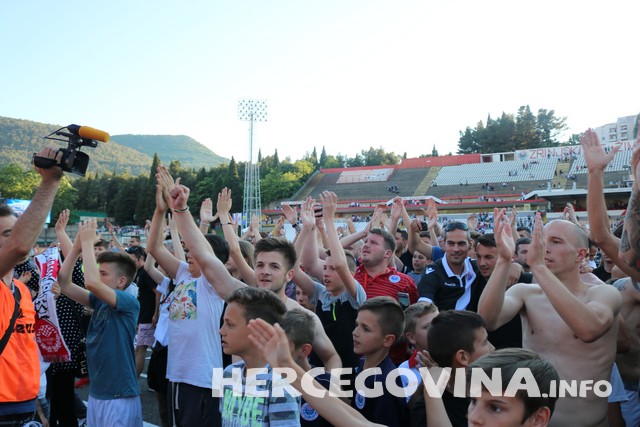 HŠK Zrinjski: Pogledajte radost navijača i nogometaša na terenu poslije utakmice protiv Slobode