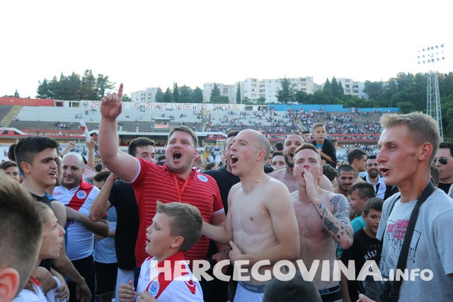 HŠK Zrinjski: Pogledajte radost navijača i nogometaša na terenu poslije utakmice protiv Slobode