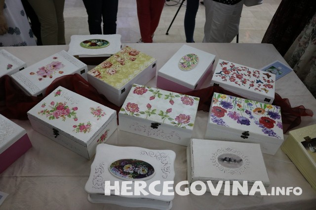 Mostar: Otvorena  izložba radova nastalih u KreArt radionicama