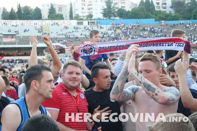 HŠK Zrinjski: Pogledajte radost navijača i nogometaša na terenu poslije utakmice protiv Slobode