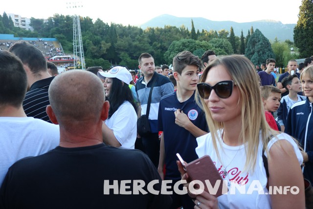 HŠK Zrinjski: Pogledajte radost navijača i nogometaša na terenu poslije utakmice protiv Slobode