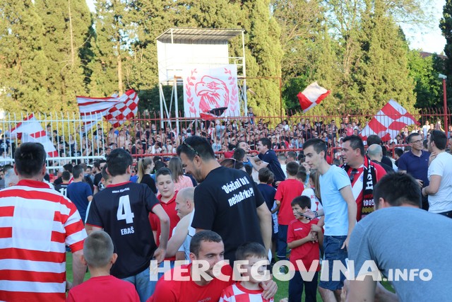 HŠK Zrinjski: Pogledajte radost navijača i nogometaša na terenu poslije utakmice protiv Slobode
