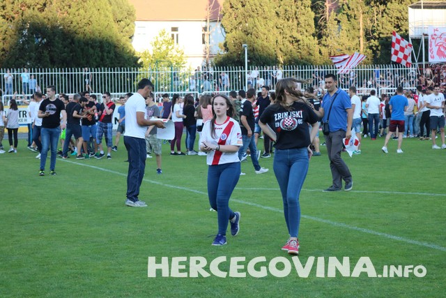 HŠK Zrinjski: Pogledajte radost navijača i nogometaša na terenu poslije utakmice protiv Slobode