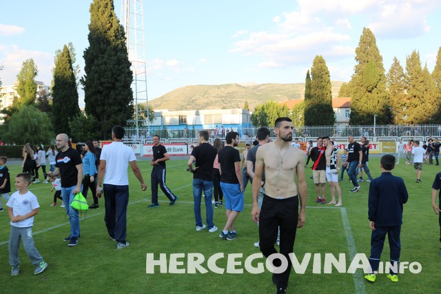 HŠK Zrinjski: Pogledajte radost navijača i nogometaša na terenu poslije utakmice protiv Slobode