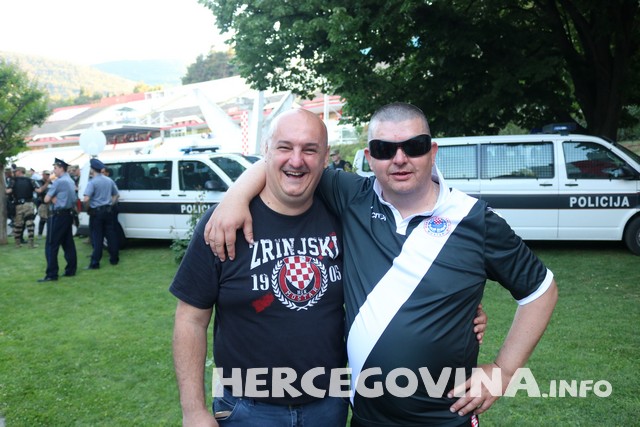 HŠK Zrinjski: Pogledajte radost navijača i nogometaša na terenu poslije utakmice protiv Slobode